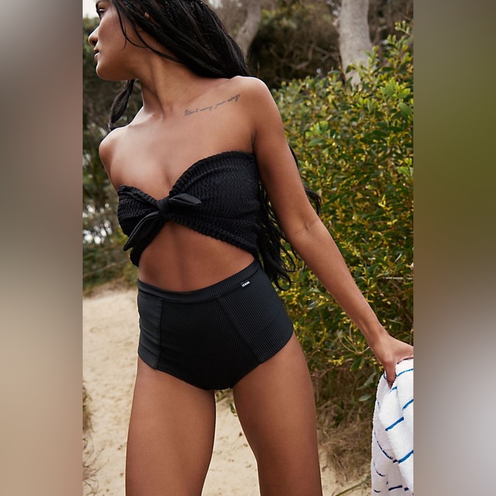Le Buns Zari Bikini Bottoms Cheeky Size US 8 AU 12 NWOT black high waisted
